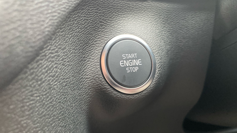 Volvo XC40 2.0 B3P Plus Dark 5dr Auto Petrol Estate